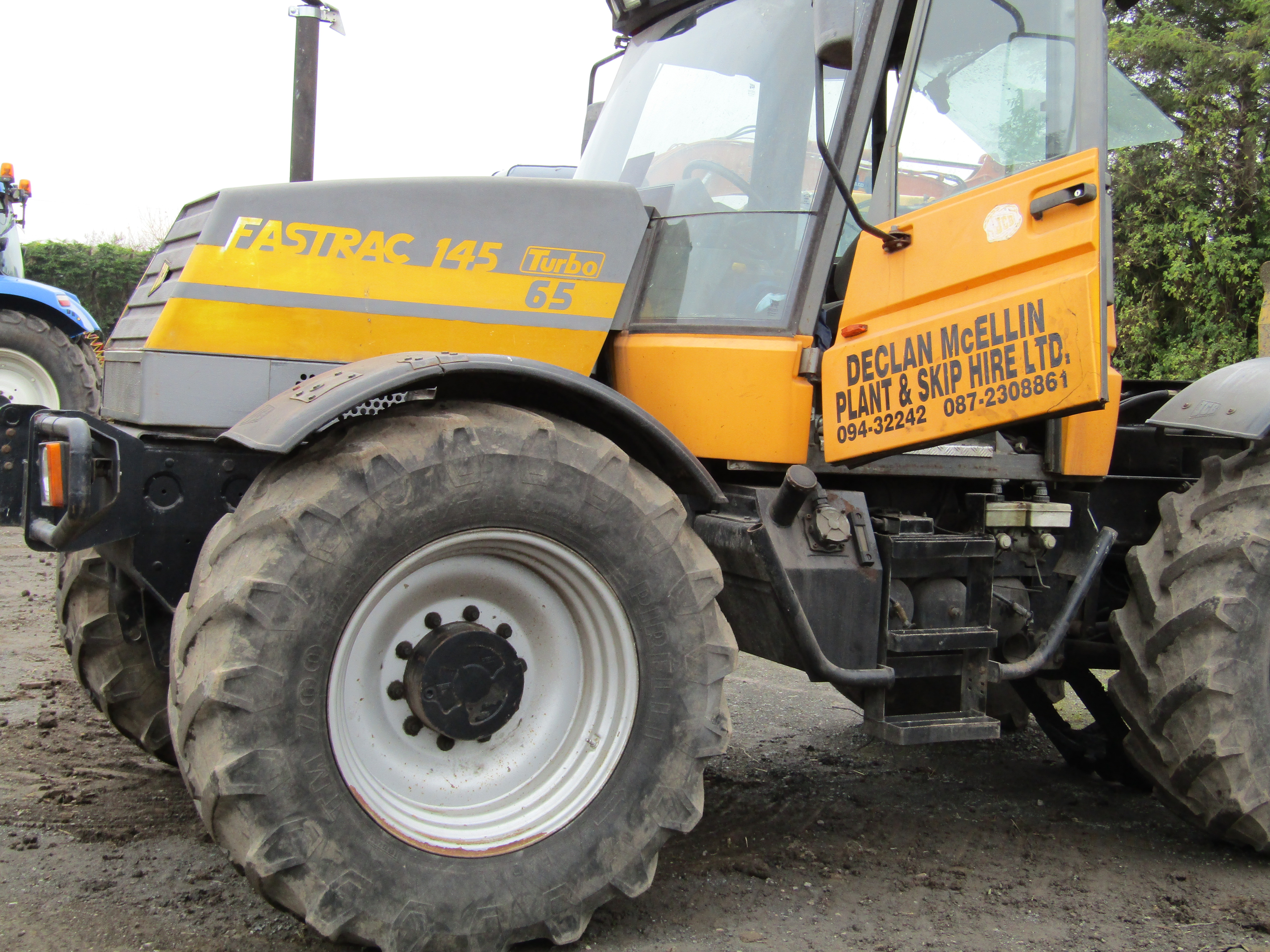 declan mc ellin plant hire logo